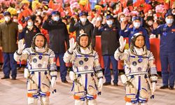 Çinli astronotlar 6 ay sonra dünyaya döndü