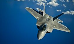 ABD, Rus uçaklarına karşı Ortadoğu'ya F-22 gönderdi!