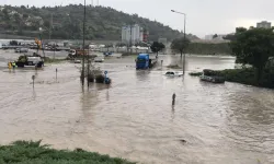 Sağanak yağış Ankara-Konya yolunu ulaşıma kapadı!