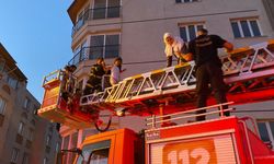 Hatay'daki yangında mahsur kalan 25 kişi kurtarıldı