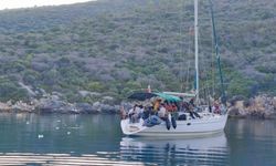 Yelkenli teknede 69 göçmen yakalandı!