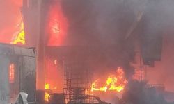 Denizli'de büyük yangın: Çevredeki fabrikalar tahliye edildi!
