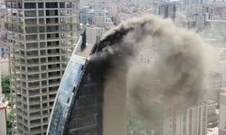 17 katlı iş merkezindeki yangın havadan görüntülendi