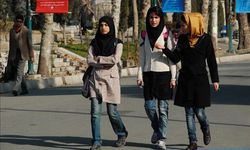 İran’da ahlak polisine sınırlama