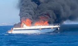 Bodrum'da denizde panik: Yanan yatta 8 kişi kurtarıldı!