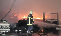 Kayseri'de saatler süren fabrika yangını
