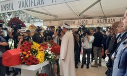 Gazeteci Hıfzı Topuz son yolculuğuna uğurlandı