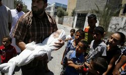 Filistinli doktor cenazeler önünde isyan etti: Bu çocukların suçu ne?