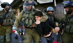 İsrail güçleri yine Filistinlileri gözaltına aldı!