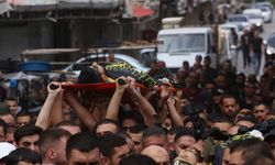 Ölen 4 Filistinli binlerce kişinin omzunda taşındı!