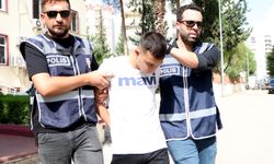 Kafede oturan genci küfrettiği için vurmuş