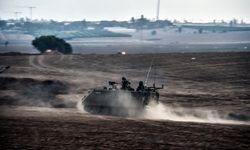 İsrail askerleri elleri tetikte bekliyor