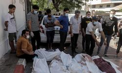 Gazze'deki El Şifa Hastanesi'nin önü cenazelerle doldu