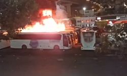 Otogarda yolcu otobüsü alev alev yandı!