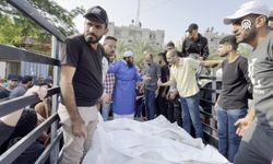 Gazzeliler cenazelerini almak için hastane önlerine yığıldı!