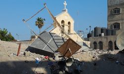 İsrail, Gazze'deki kiliseye de saldırdı, 8 kişi öldü!