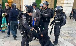 İsrail polisi Mescid-i Aksa'ya girişleri engelliyor!