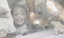İsrail'in saldırısında bazı çocuklar enkazdan sağ çıkarıldı!