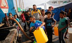 Gazzeliler deniz suyu kullanmak zorunda kalıyor!