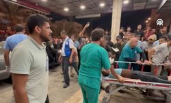 Yaralılar Han Yunus kentinde Nasır Hastanesi'ne getirildi