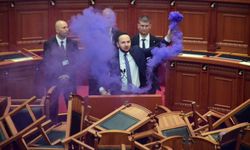 Milletvekili, Meclis'e sis bombası attı!