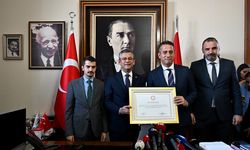 CHP Genel Başkanı Özgür Özel, mazbatasını aldı