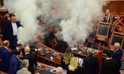 Meclise yine sis bombası atıldı!