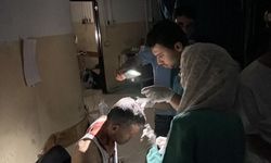 Gazze'de enerji tükendi, yaralılar telefon ışığında tedavi ediliyor!