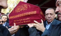 Erdoğan, Coşan'ın tabutuna omuz verdi!