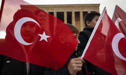 Ata'ya saygı nöbetini canlandıran öğrenciler Ankara'da
