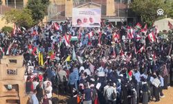 Gazze'de çocukları öldürülmesini binlerce çocuk protesto etti!