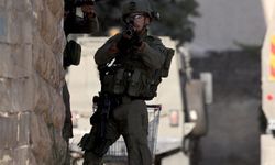 İsrail askerleri ambulansların önünü kesti