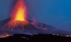 Etna Yanardağı'nda volkanik hareketlilik devam ediyor!