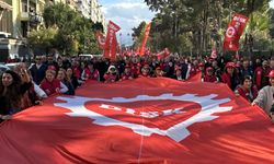 DİSK İzmir'de yürüyüş yaptı!