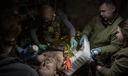 Ukraynalı doktorlar cephede zor şartlarda görev yapıyor