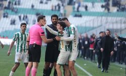 Bursaspor-Diyarbekirspor maçında ortalık karıştı: 5 kırmızı kart!