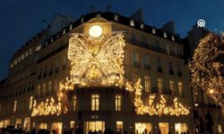 Fransa sokakları Noel öncesi ışıl ışıl