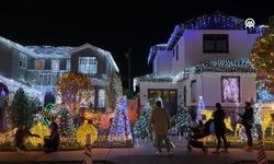 San Carlos'un sembol bulvarı Noel ışıklarıyla donatıldı