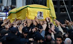 İsrail'in öldürdüğü Hizbullah komutanı son yolculuğuna uğurlandı
