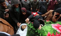 Gazze Şeridi’nde cenazeler ailelerin feryadıyla defnediliyor!