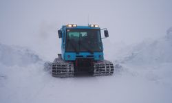 Mahsur kalan öğrenciler snowtrackla evlerine ulaştırıldı