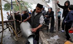 Gazzeli tek süt tedarikçisi savaşa direniyor