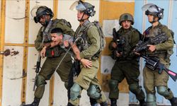 İsrail 6 bin 220 Filistinliyi gözaltına aldı!