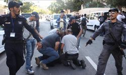 İsrail güçleri 32 Filistinliyi daha gözaltına aldı