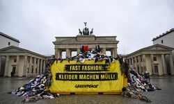 Greenpeace, tekstil atıklarına dikkat çekmek için protesto yaptı