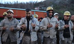 Madenciler depremde hayatını kaybedenleri dualarla andı!