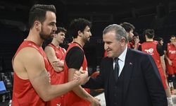 Bakan Bak’tan A Milli Basketbol Takımı’na destek!