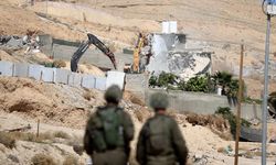 İsrail güçleri, Filistinlilere ait ev ve tesisleri yıktı!