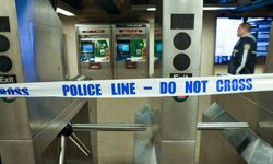 Metroda silahlı saldırı: 1 ölü 5 yaralı