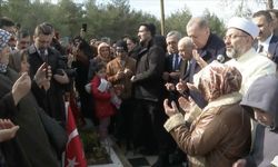 Erdoğan mezarlık ve depremzede aileyi ziyaret etti!